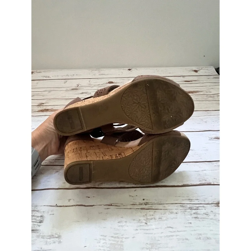 LifeStride Heidi Wedge Sandals Brown Perforated Laser Cut Cork Heel 7M